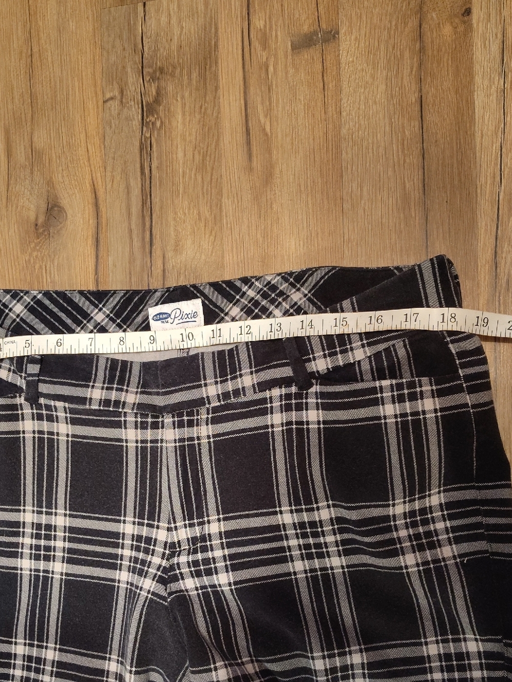 Old Navy Black and White Plaid Pixie Pants - Picture 7 of 10